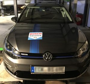 Fahrzeugbeschriftung-E-Golf-Rubel-Bosch-Front